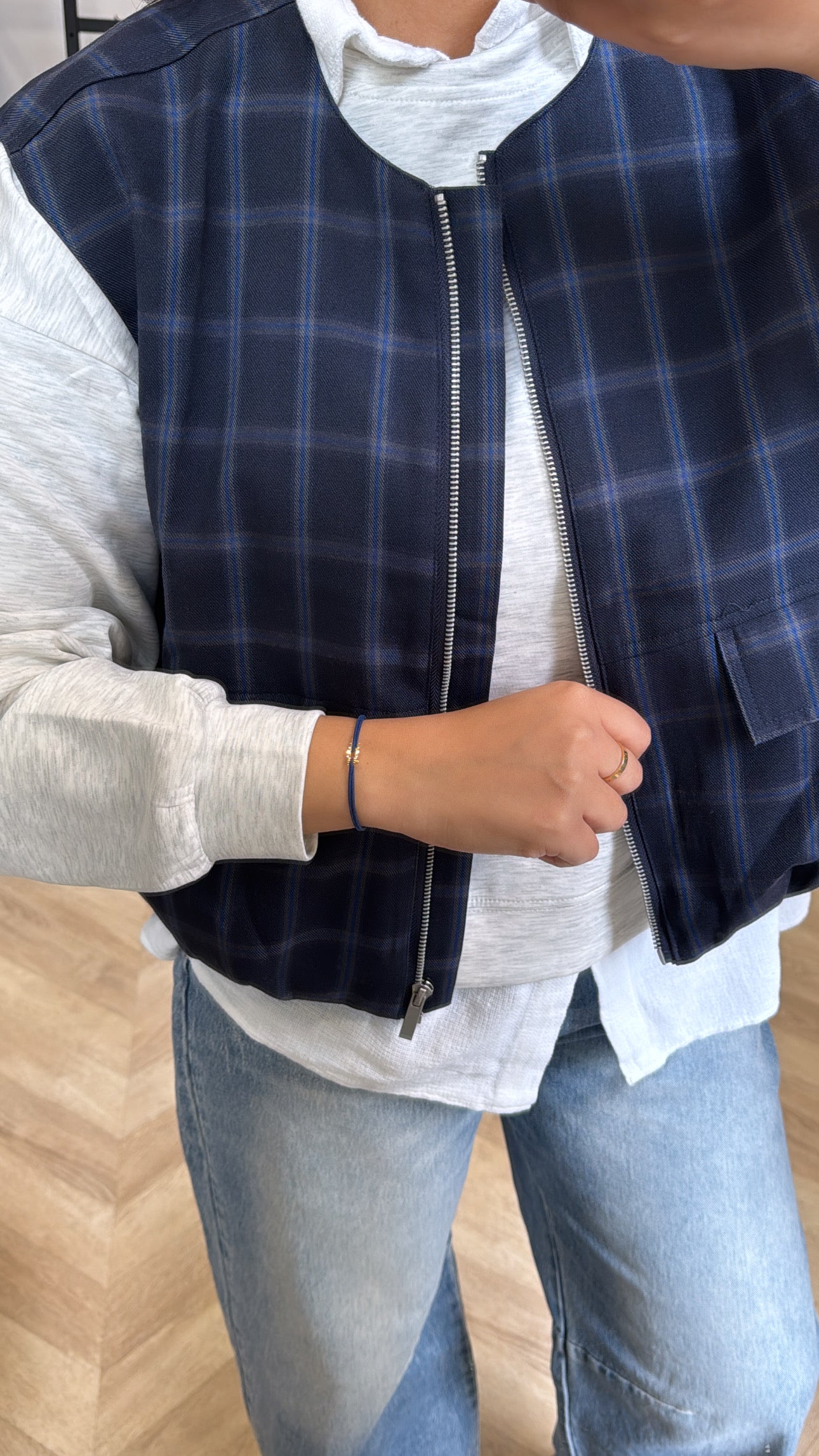 VESTE CARI